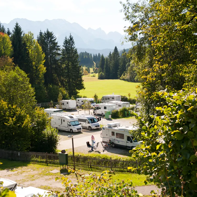Wohnmobilstellplatz mit Blick auf das Karwendelgebirge