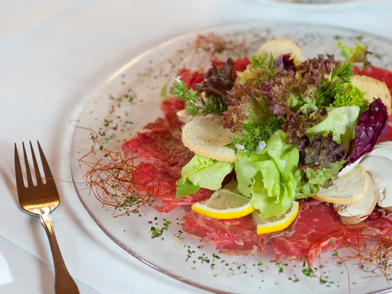 Schön angerichteter Salatteller