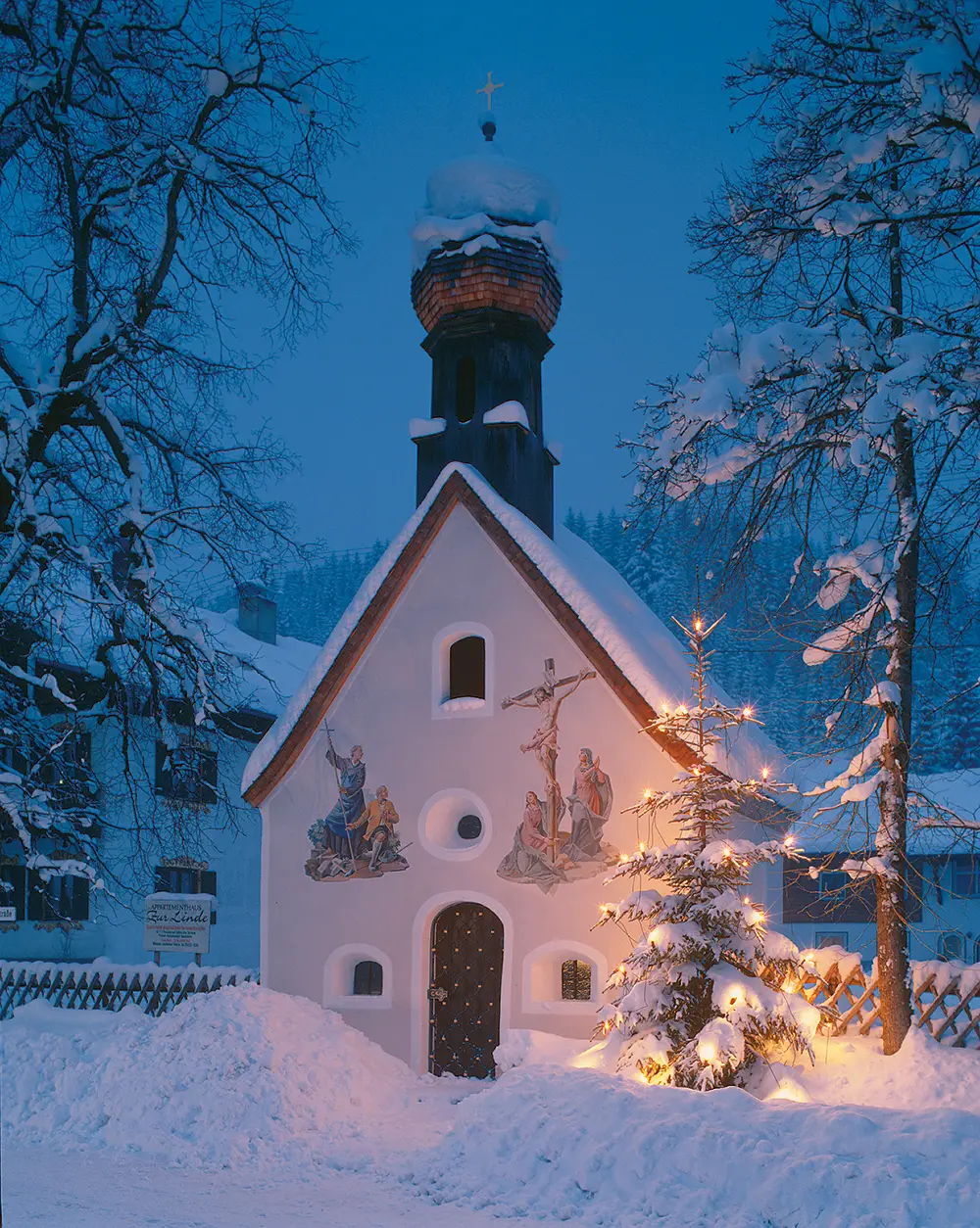Kappele at night in winter